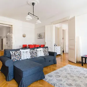 https://friendly-apartment-oktogon.inbudapesthotels.com
